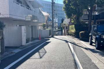 敷地東側の前面道路