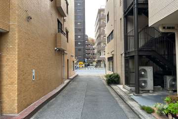 敷地北側の前面道路