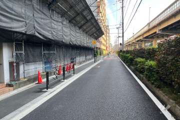 敷地南側の前面道路