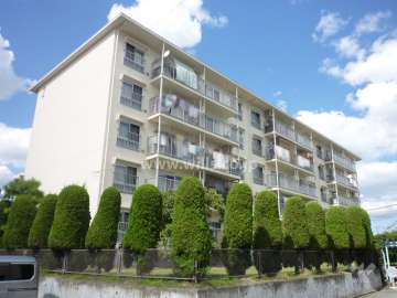 上田東町住宅2号棟の外観（南側から）