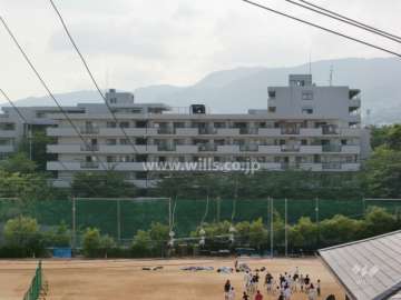 ライオンズマンション西宮高座C棟の外観（東側から）
