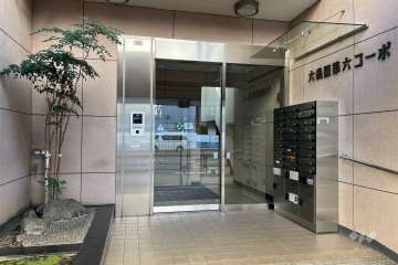 エントランスはオートロック付きです。