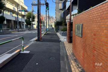 敷地北側の前面道路