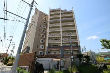 ハイネスクラウズ宝塚中山ボスタージェの外観（南東側から）