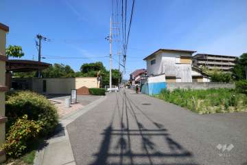 敷地南側の前面道路