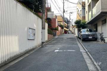 敷地北西側の前面道路