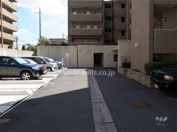敷地内駐車場（屋外　機械式と平面式とがあります。）