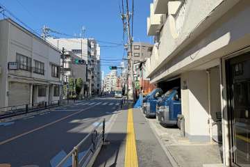敷地南西側の前面道路