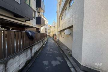 敷地北側の前面道路
