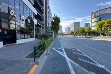 敷地の西側前面道路（北側から）