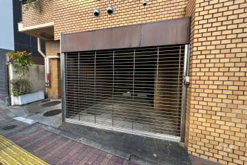 敷地内駐車場（リングシャッター付き）