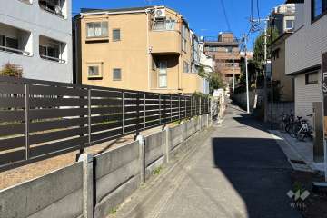 敷地東側の前面道路