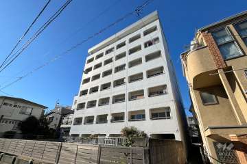 小日向マンションの外観（東側から）