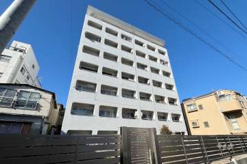 小日向マンションの外観（南東側から）