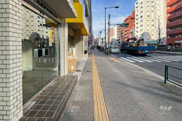 敷地北東側の前面道路