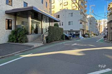 敷地の東側前面道路（南側から）