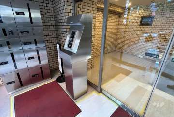 エントランスはオートロック付きです。