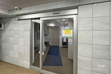 エントランスはオートロック付きです。