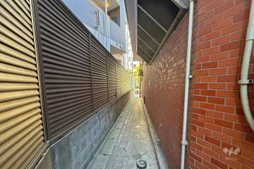 敷地南側の通路（東側から）