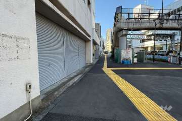 敷地の北側前面道路（東側から）