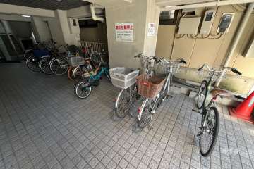 屋内に設けられた駐輪場