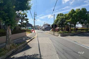 敷地南側の道路（北西側より）