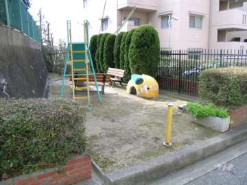 小さな公園があります