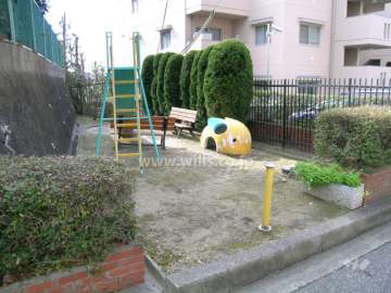 小さな公園があります