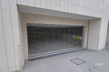 駐車場の出入り口(リンクシャッター付)