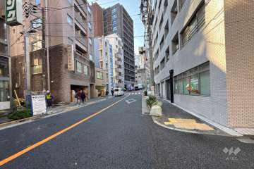 敷地東側の前面道路