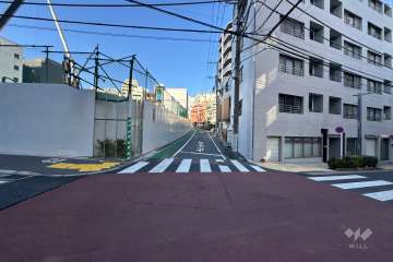 敷地南側の前面道路