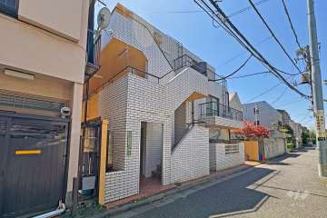 センチュリーマンション本駒込の外観（北東側から）