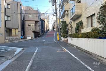 敷地東側の前面道路
