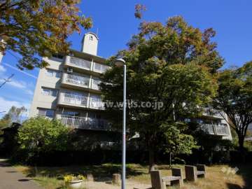 芦屋緑1住宅 2号棟の外観（南西側から）