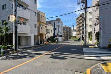 敷地北側の前面道路