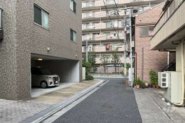 敷地北東側の前面道路