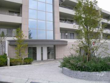 エントランス前は車寄せ