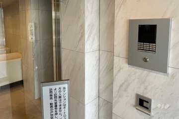 エントランスはオートロック付きです。