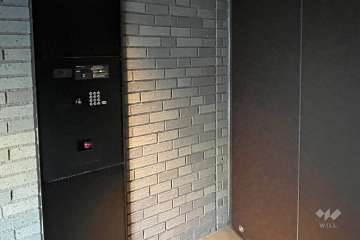 エントランスはオートロック付きです。