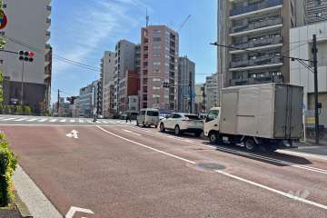 敷地北側の前面道路（西側から）