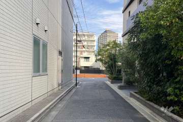 敷地北西側の前面道路