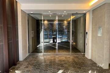 エントランスはオートロック付きです。