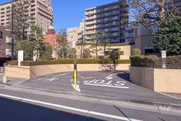 駐車場の出入り口