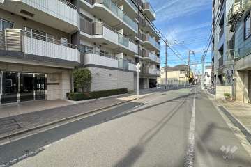 敷地東側の前面道路