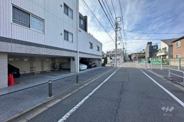 敷地北側の前面道路