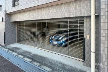 駐車場の出入り口（リングシャッター付き）　