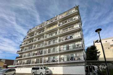 秀和椎名町レジデンスの外観（南東側から）