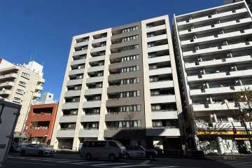 アトラス大塚南フラットコートの外観（南側から）