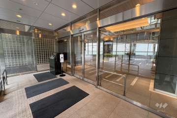 エントランスはオートロック付きです。