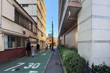 敷地南東側の前面道路